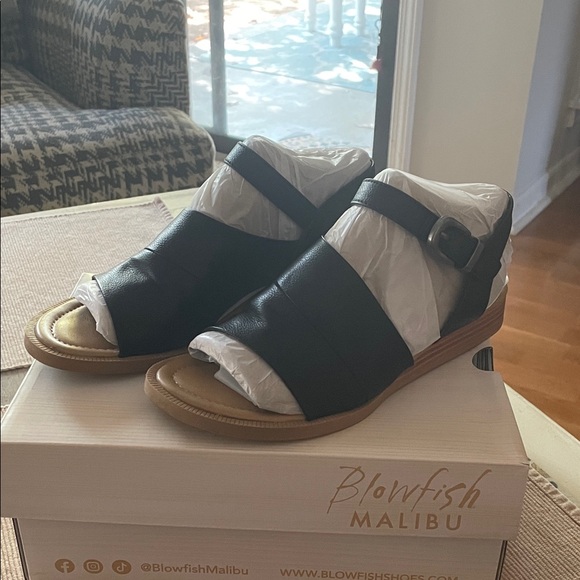 Blowfish Malibu Ardice Black Vegan Leather Sandals Velcro Buckle - Picture 4 of 13